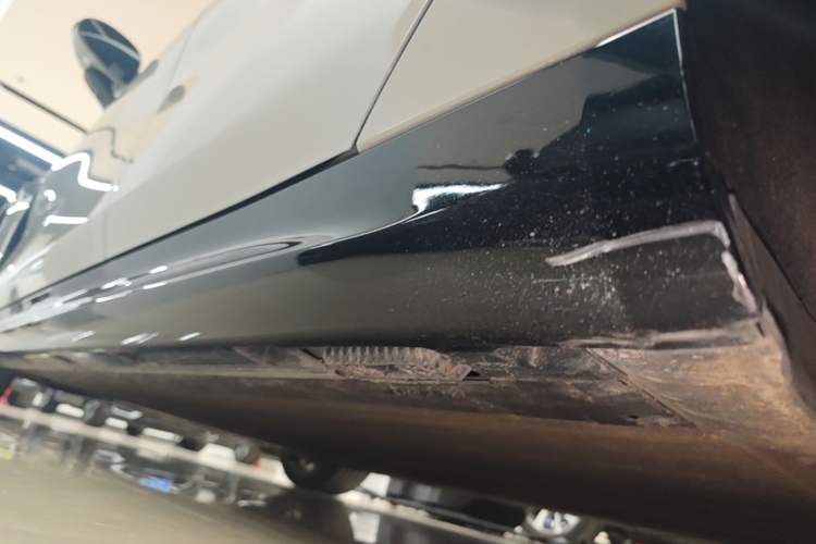 Used Xiaomi Auto SU7 2024 Rear-Drive Long-Range Intelligent Driving Version Left Side Sill