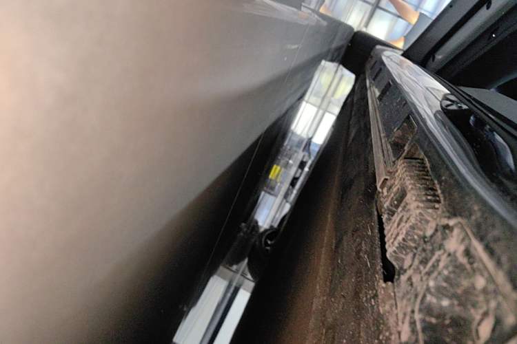 Used Xiaomi Auto SU7 2024 Four-Wheel Drive Ultra-Long Range Advanced Intelligent Driving Max Edition Left Side Sill
