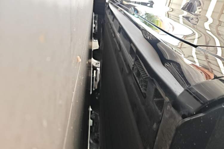 Used Xiaomi Auto SU7 2024 Rear-Drive Long-Range Intelligent Driving Version Left Side Sill
