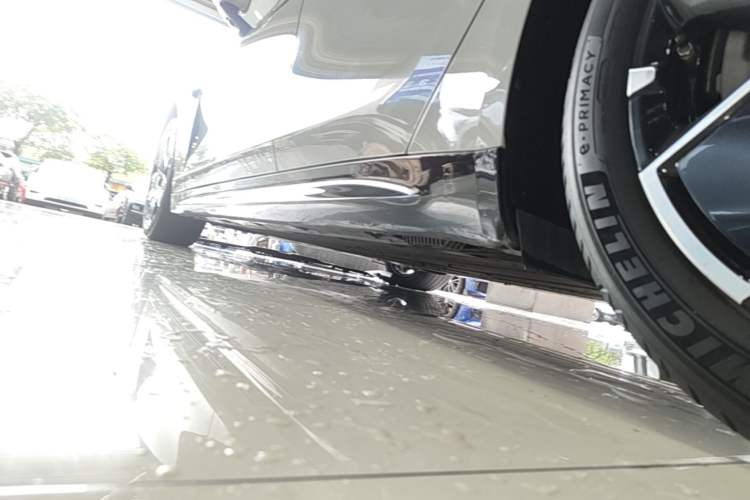 Used Xiaomi Auto SU7 2024 Rear-Drive Long-Range Intelligent Driving Version Left Side Sill