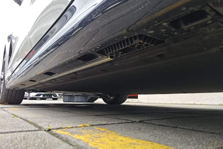 Used Xiaomi Auto SU7 2024 Four-Wheel Drive Ultra-Long Range Advanced Intelligent Driving Max Edition Left Side Sill
