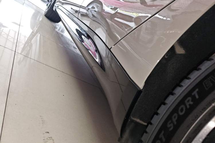 Used Xiaomi Auto SU7 2024 Four-Wheel Drive Ultra-Long Range Advanced Intelligent Driving Max Edition Left Side Sill