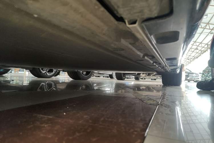 Used Xiaomi Auto SU7 2024 Four-Wheel Drive Ultra-Long Range Advanced Intelligent Driving Max Edition Left Side Sill