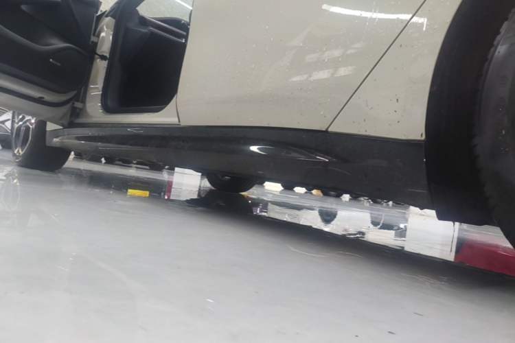 Used Xiaomi Auto SU7 2024 Rear-Drive Ultra-Long Range Advanced Pro-Level Intelligent Driving Version Left Side Sill