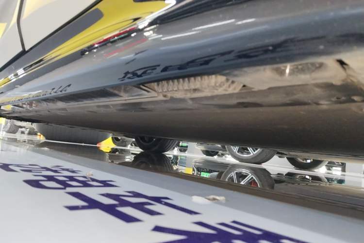 Used Xiaomi Auto SU7 2024 Rear-Drive Long-Range Intelligent Driving Version Left Side Sill