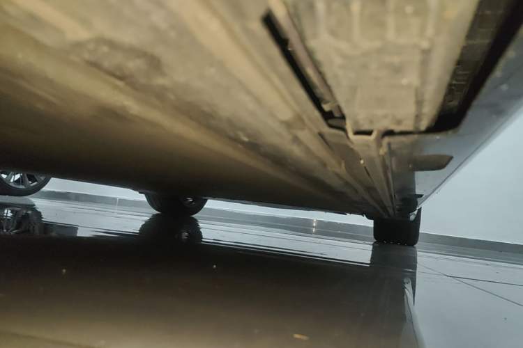 Used Xiaomi Auto SU7 2024 Four-Wheel Drive Ultra-Long Range Advanced Intelligent Driving Max Edition Left Side Sill