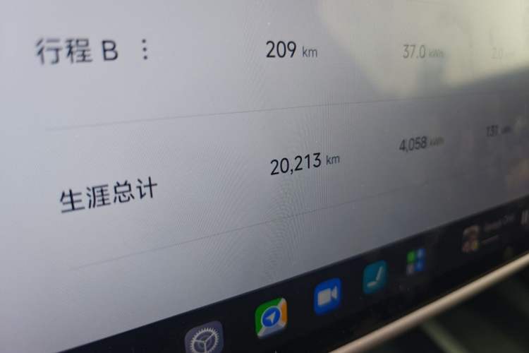 Used Xiaomi Auto SU7 2024 Four-Wheel Drive Ultra-Long Range Advanced Intelligent Driving Max Edition Odometer Close Up