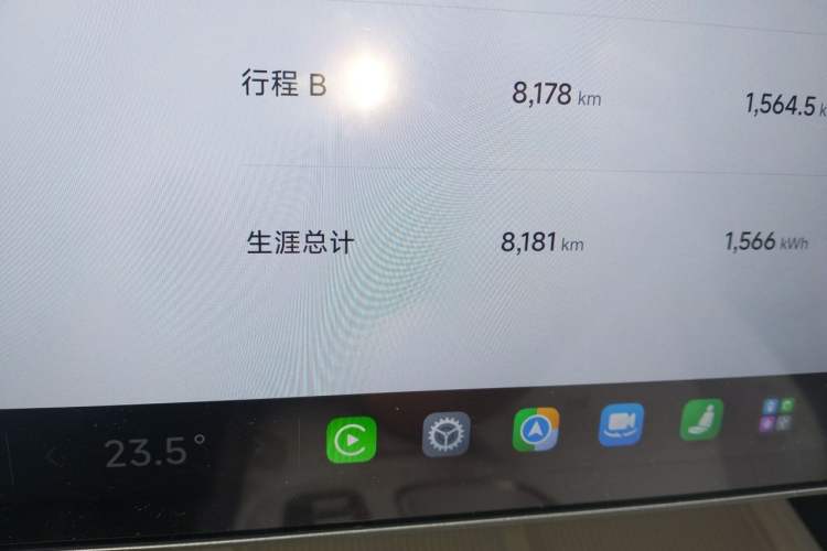 Used Xiaomi Auto SU7 2024 Four-Wheel Drive Ultra-Long Range Advanced Intelligent Driving Max Edition Odometer Close Up