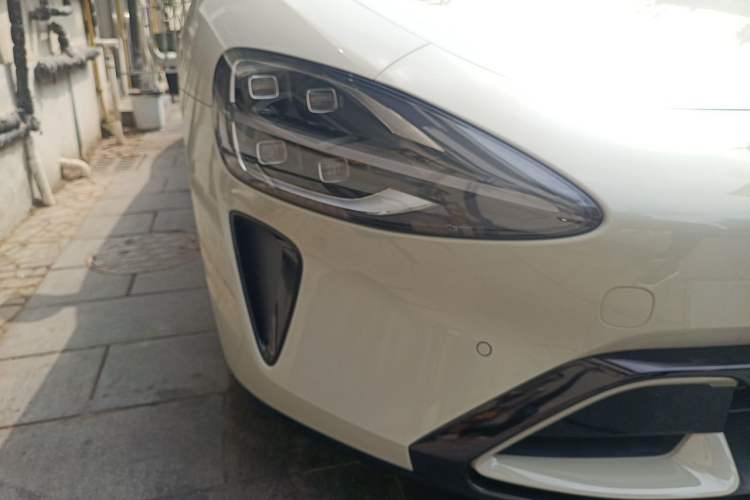 Used Xiaomi Auto SU7 2024 Four-Wheel Drive Ultra-Long Range Advanced Intelligent Driving Max Edition Right Front Headlight
