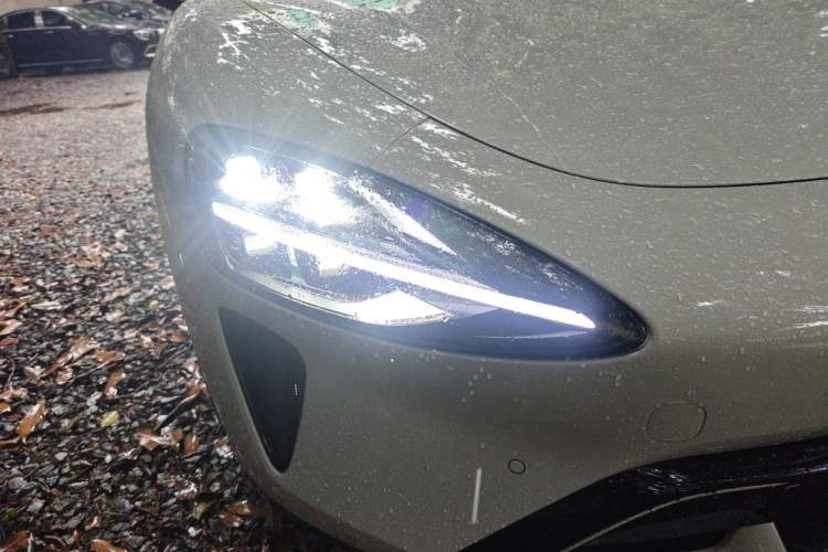 Used Xiaomi Auto SU7 2024 Rear-Drive Ultra-Long Range Advanced Pro-Level Intelligent Driving Version Right Front Headlight