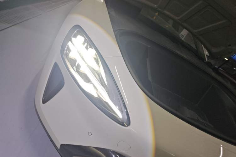 Used Xiaomi Auto SU7 2024 Rear-Drive Standard Founder Edition Right Front Headlight