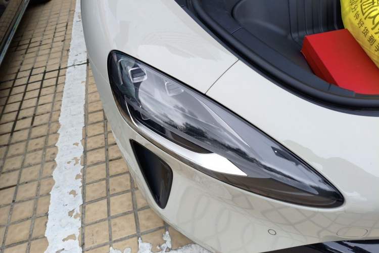 Used Xiaomi Auto SU7 2024 Four-Wheel Drive Ultra-Long Range Advanced Intelligent Driving Max Edition Right Front Headlight