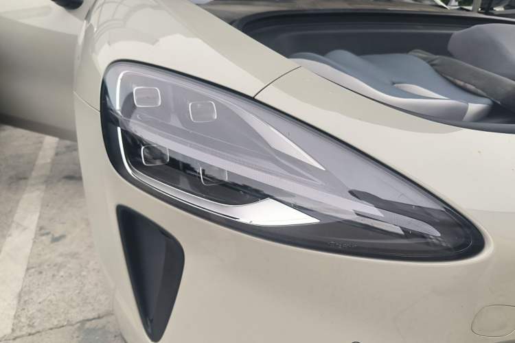 Used Xiaomi Auto SU7 2024 Rear-Drive Long-Range Intelligent Driving Version Right Front Headlight