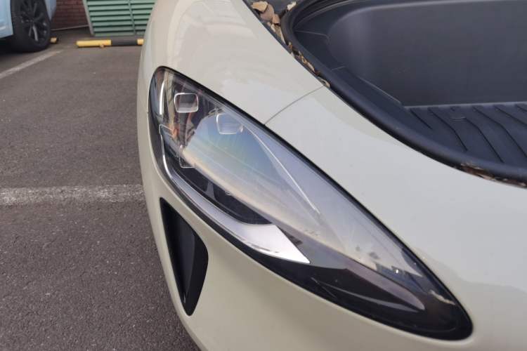 Used Xiaomi Auto SU7 2024 Rear-Drive Ultra-Long Range Advanced Pro-Level Intelligent Driving Version Right Front Headlight