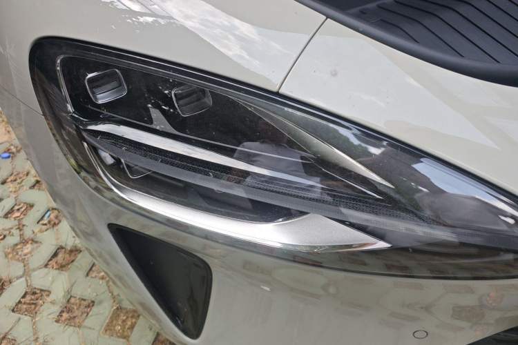 Used Xiaomi Auto SU7 2024 Four-Wheel Drive Ultra-Long Range Advanced Intelligent Driving Max Edition Right Front Headlight