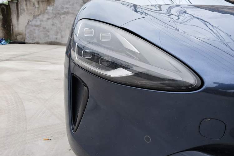 Used Xiaomi Auto SU7 2024 Four-Wheel Drive Ultra-Long Range Advanced Intelligent Driving Max Edition Right Front Headlight
