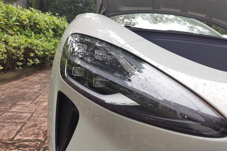 Used Xiaomi Auto SU7 2024 Four-Wheel Drive Ultra-Long Range Advanced Intelligent Driving Max Edition Right Front Headlight