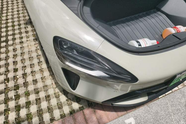 Used Xiaomi Auto SU7 2024 Four-Wheel Drive Ultra-Long Range Advanced Intelligent Driving Max Edition Right Front Headlight