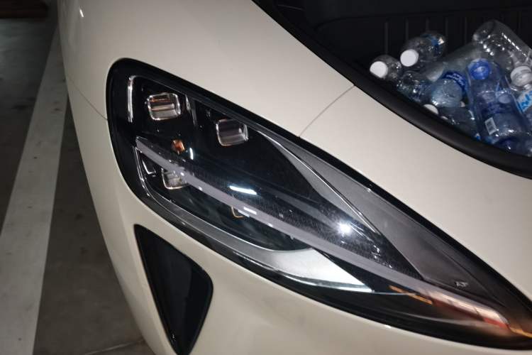Used Xiaomi Auto SU7 2024 Rear-Drive Long-Range Intelligent Driving Version Right Front Headlight