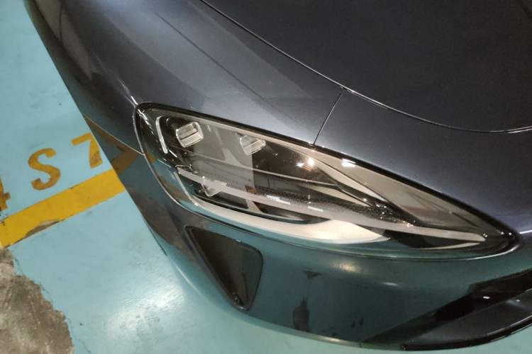 Used Xiaomi Auto SU7 2024 Rear-Drive Ultra-Long Range Advanced Pro-Level Intelligent Driving Version Right Front Headlight