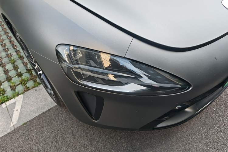 Used Xiaomi Auto SU7 2024 Four-Wheel Drive Ultra-Long Range Advanced Intelligent Driving Max Edition Right Front Headlight
