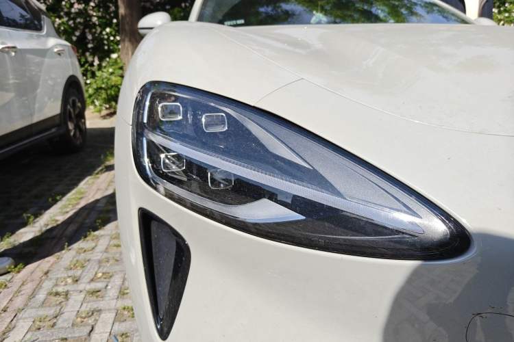 Used Xiaomi Auto SU7 2024 Rear-Drive Ultra-Long Range Advanced Pro-Level Intelligent Driving Version Right Front Headlight
