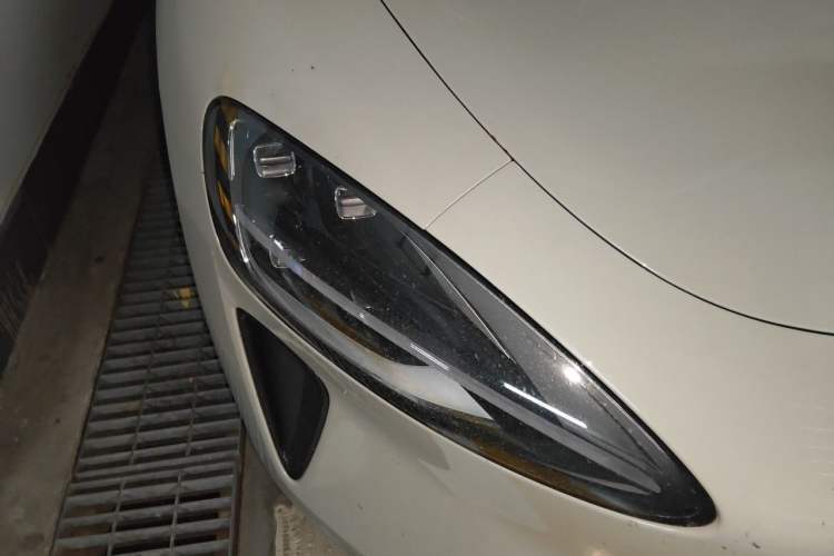 Used Xiaomi Auto SU7 2024 Four-Wheel Drive Ultra-Long Range Advanced Intelligent Driving Max Edition Right Front Headlight