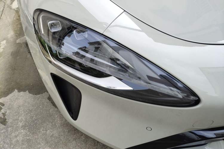 Used Xiaomi Auto SU7 2024 Rear-Drive Long-Range Intelligent Driving Version Right Front Headlight