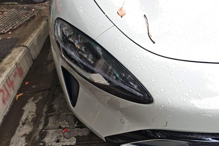 Used Xiaomi Auto SU7 2024 Four-Wheel Drive Ultra-Long Range Advanced Intelligent Driving Max Edition Right Front Headlight