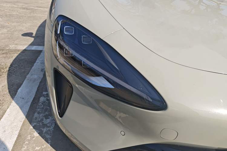 Used Xiaomi Auto SU7 2024 Rear-Drive Ultra-Long Range Advanced Pro-Level Intelligent Driving Version Right Front Headlight