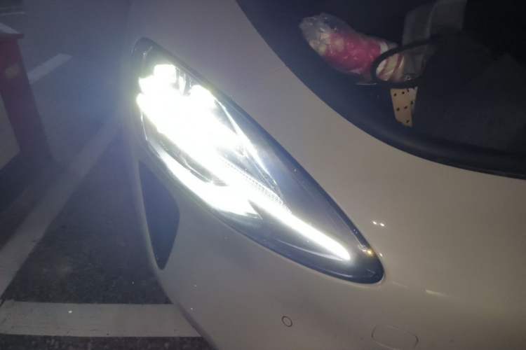 Used Xiaomi Auto SU7 2024 Rear-Drive Long-Range Intelligent Driving Version Right Front Headlight