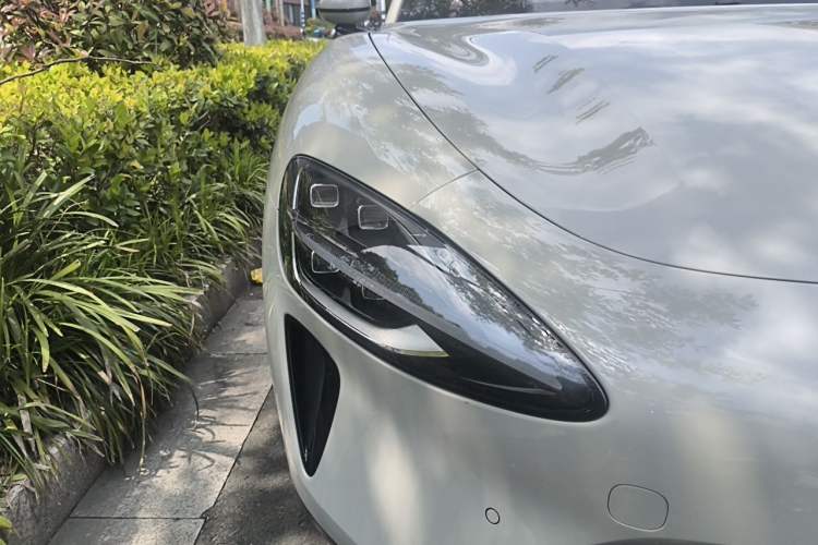 Used Xiaomi Auto SU7 2024 Rear-Drive Long-Range Intelligent Driving Version Right Front Headlight