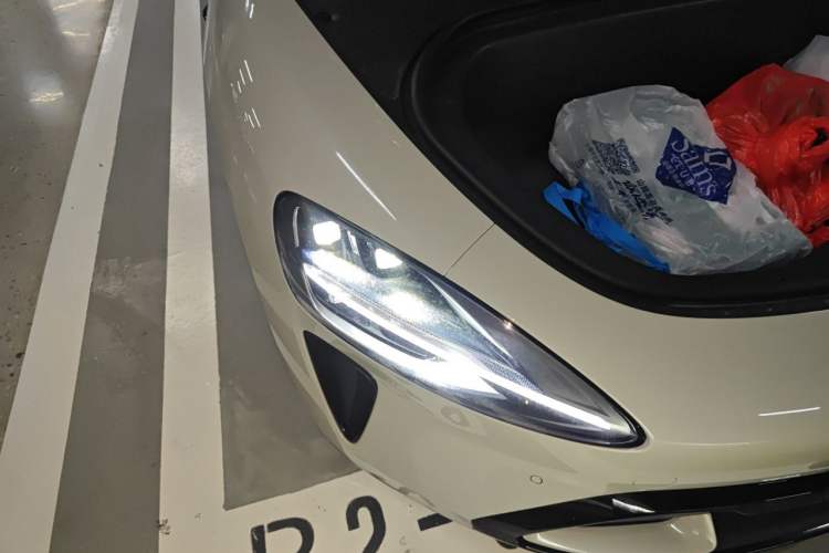 Used Xiaomi Auto SU7 2024 Rear-Drive Long-Range Intelligent Driving Version Right Front Headlight