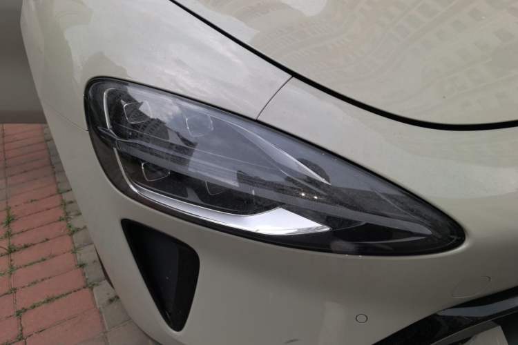Used Xiaomi Auto SU7 2024 Four-Wheel Drive Ultra-Long Range Advanced Intelligent Driving Max Edition Right Front Headlight