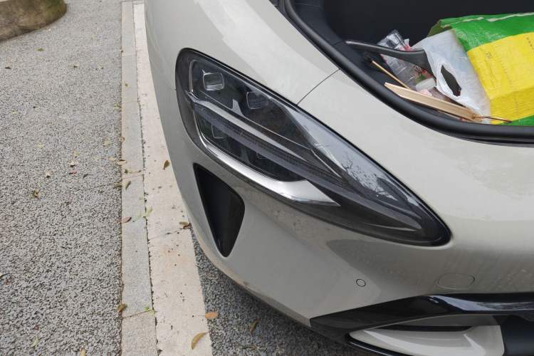 Used Xiaomi Auto SU7 2024 Rear-Drive Ultra-Long Range Advanced Pro-Level Intelligent Driving Version Right Front Headlight