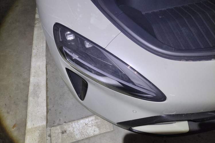 Used Xiaomi Auto SU7 2024 Four-Wheel Drive Ultra-Long Range Advanced Intelligent Driving Max Edition Right Front Headlight