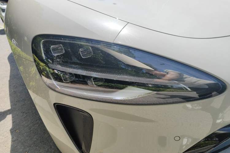 Used Xiaomi Auto SU7 2024 Rear-Drive Ultra-Long Range Advanced Pro-Level Intelligent Driving Version Right Front Headlight