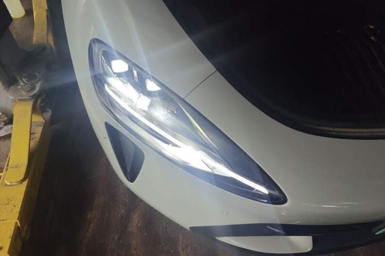 Used Xiaomi Auto SU7 2024 Rear-Drive Standard Founder Edition Right Front Headlight