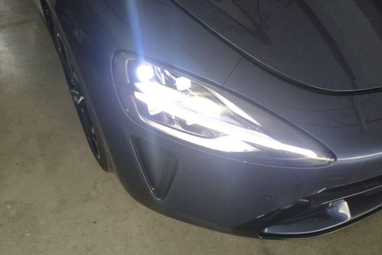 Used Xiaomi Auto SU7 2024 Rear-Drive Ultra-Long Range Advanced Pro-Level Intelligent Driving Version Right Front Headlight