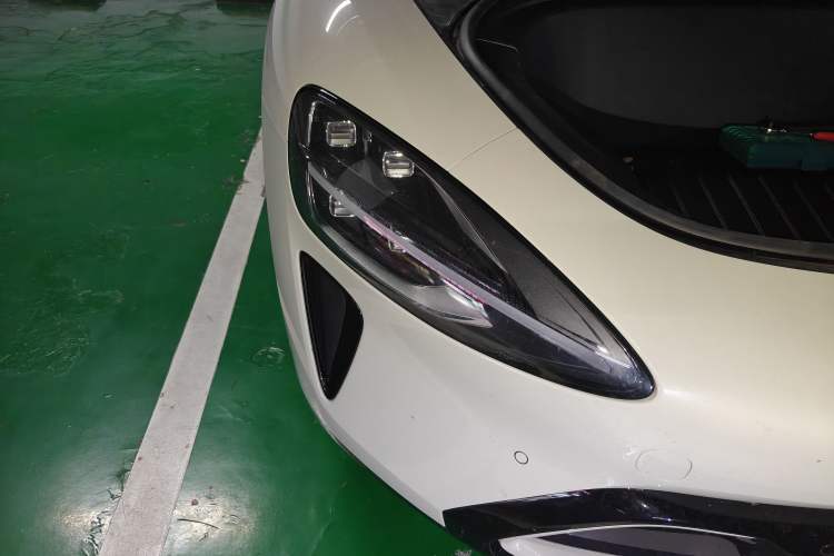 Used Xiaomi Auto SU7 2024 Rear-Drive Long-Range Intelligent Driving Version Right Front Headlight