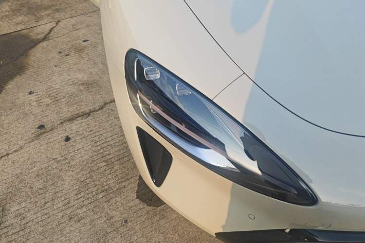 Used Xiaomi Auto SU7 2024 Rear-Drive Long-Range Intelligent Driving Version Right Front Headlight