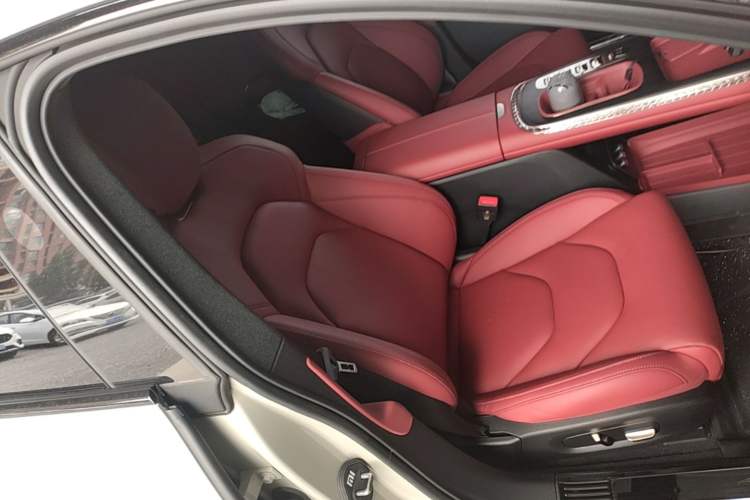 Used Xiaomi Auto SU7 2024 Rear-Drive Ultra-Long Range Advanced Pro-Level Intelligent Driving Version Right Front Seat