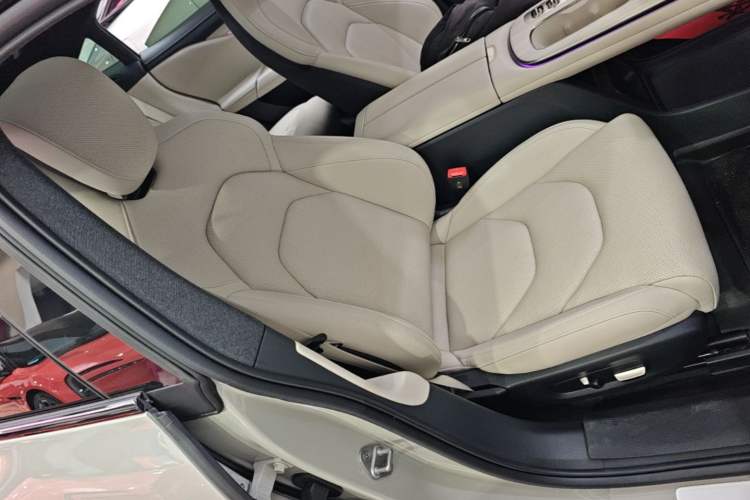 Used Xiaomi Auto SU7 2024 Rear-Drive Ultra-Long Range Advanced Pro-Level Intelligent Driving Version Right Front Seat
