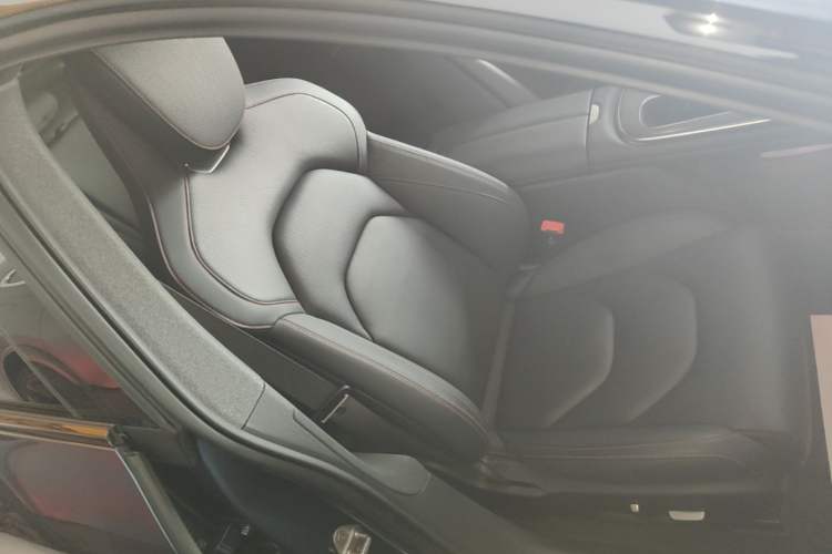 Used Xiaomi Auto SU7 2024 Rear-Drive Ultra-Long Range Advanced Pro-Level Intelligent Driving Version Right Front Seat