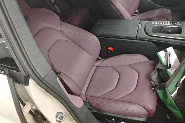 Used Xiaomi Auto SU7 2024 Rear-Drive Ultra-Long Range Advanced Pro-Level Intelligent Driving Version Right Front Seat