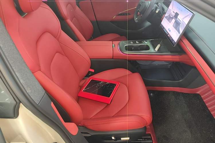 Used Xiaomi Auto SU7 2024 Rear-Drive Long-Range Intelligent Driving Version Right Front Seat