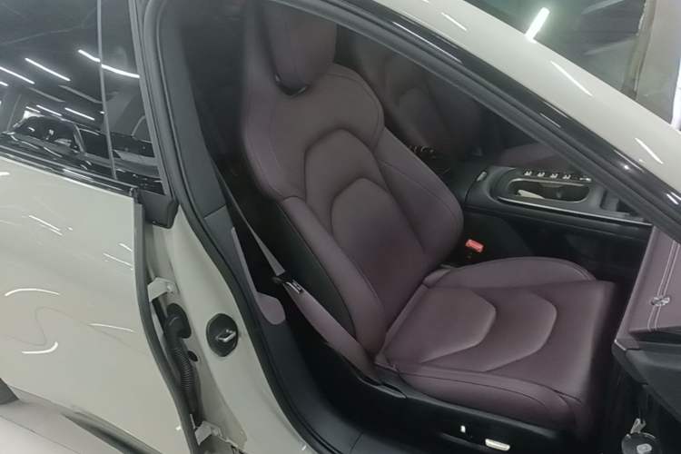 Used Xiaomi Auto SU7 2024 Four-Wheel Drive Ultra-Long Range Advanced Intelligent Driving Max Edition Right Front Seat