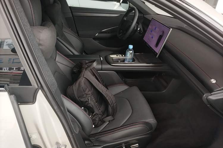 Used Xiaomi Auto SU7 2024 Rear-Drive Long-Range Intelligent Driving Version Right Front Seat