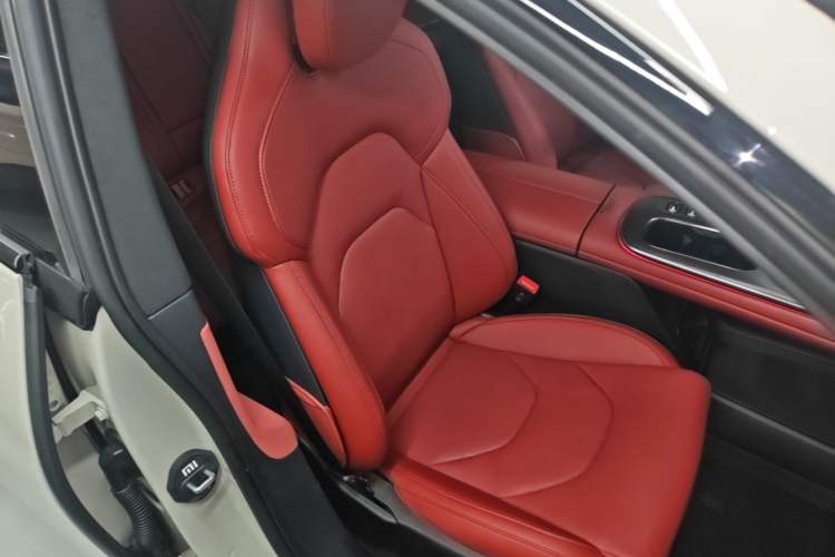 Used Xiaomi Auto SU7 2024 Four-Wheel Drive Ultra-Long Range Advanced Intelligent Driving Max Edition Right Front Seat