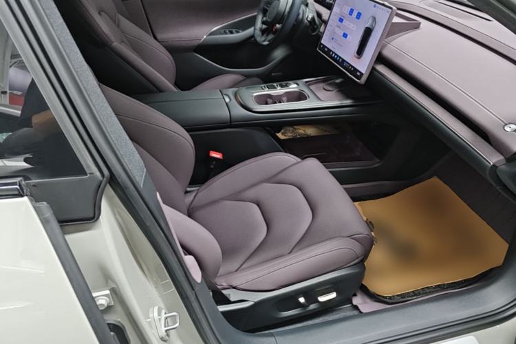 Used Xiaomi Auto SU7 2024 Rear-Drive Long-Range Intelligent Driving Version Right Front Seat
